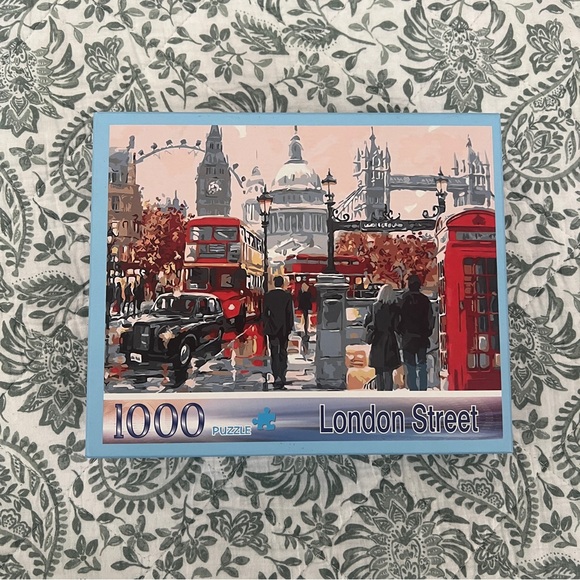 Abstract London Scene Puzzle, 1000 Pieces - Picture 1 of 2